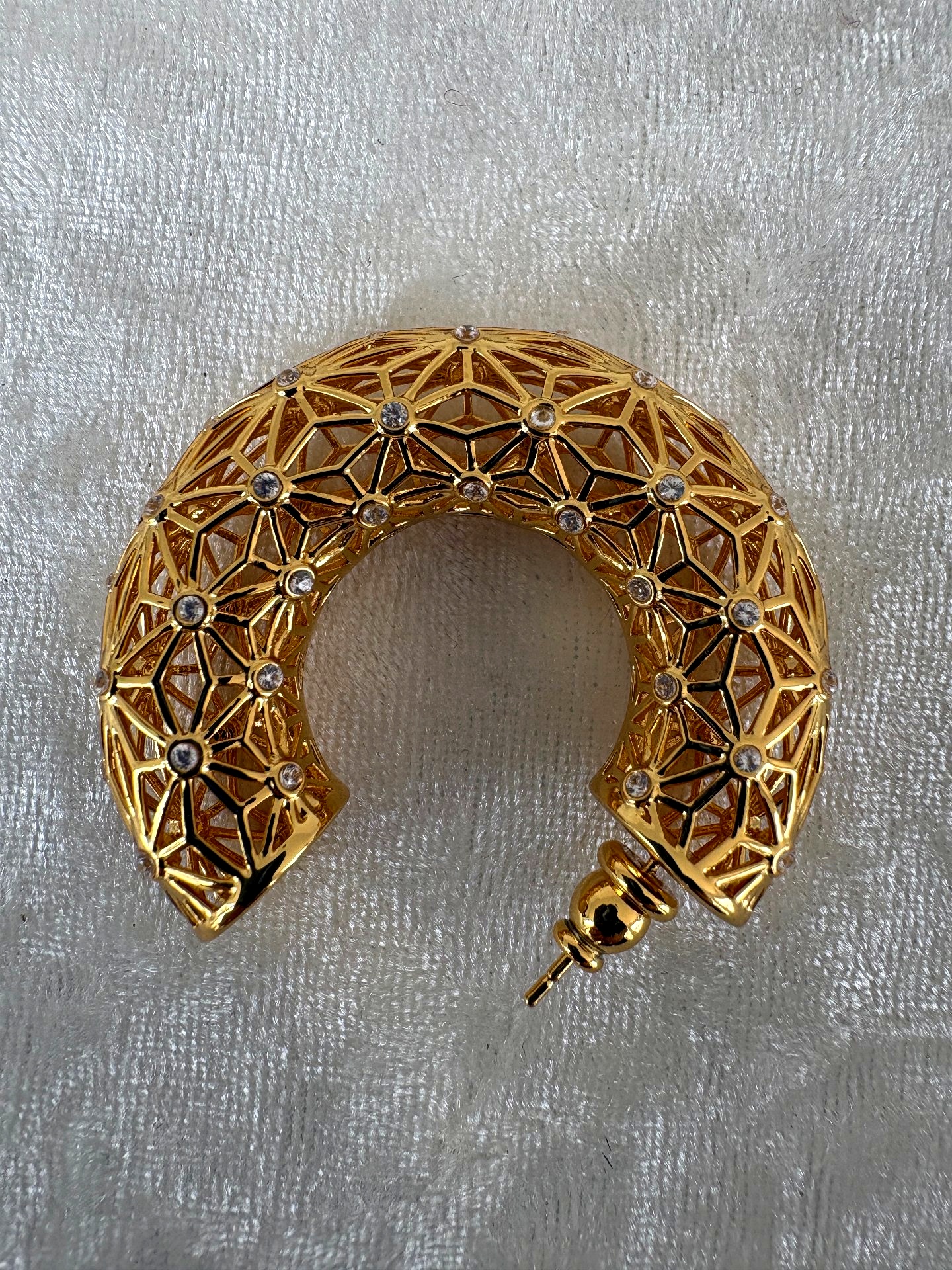 Gold lattice crescent earring